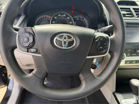 Used 2014 Toyota Camry LE image 13