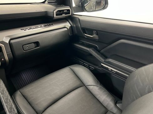 Used 2025 Toyota Tacoma TRD Off-Road w/ TRD Off Road Premium Package image 11