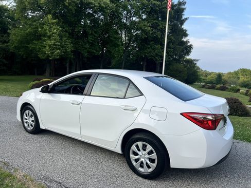 Used 2017 Toyota Corolla L w/ Carpet Mat Package (TMS) FWD image 7