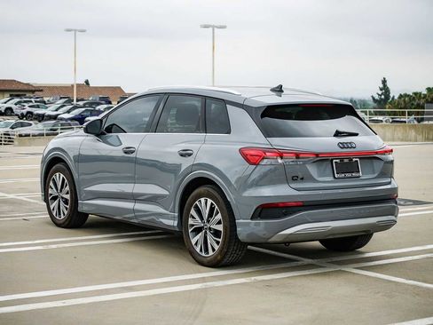 Used 2023 Audi Q4 e-tron Premium w/ Convenience Package image 2