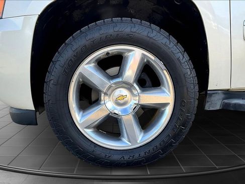 Used 2013 Chevrolet Avalanche LTZ image 9