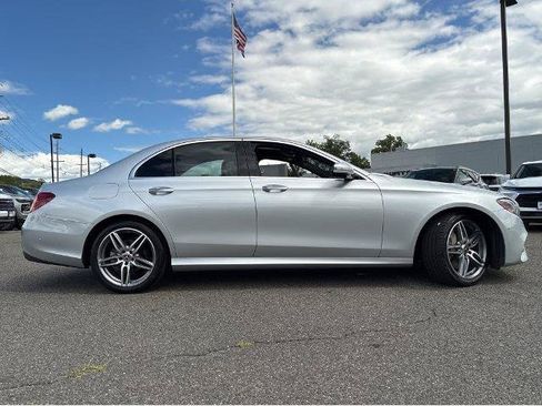 Used 2019 Mercedes-Benz E 300 4MATIC image 5