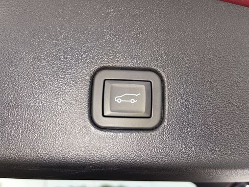 Certified 2025 Cadillac Optiq Sport 2 w/ LPO, Floor Liner Package AWD/4WD image 17