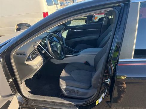 Used 2020 Toyota Camry LE image 6