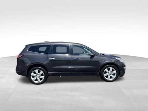 Used 2017 Chevrolet Traverse LT w/ Style and Technology Package FWD image 6