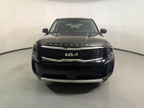 Used 2022 Kia Telluride LX image 2