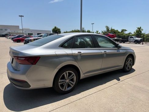 Used 2024 Volkswagen Jetta SE FWD image 5
