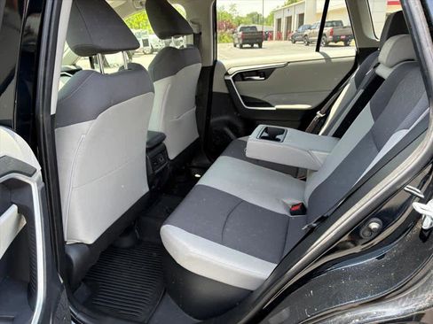 Used 2022 Toyota RAV4 XLE AWD/4WD image 10