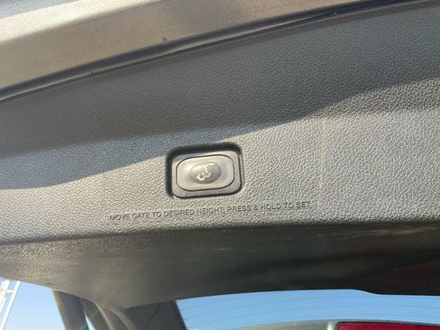 Used 2018 Ford Explorer XLT w/ Equipment Group 202A image 32