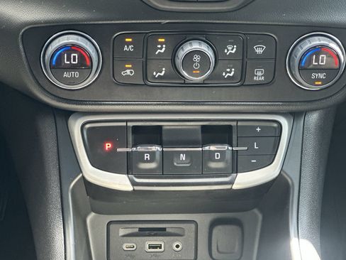 Used 2023 GMC Terrain SLT w/ LPO, Floor Liner Package FWD image 30