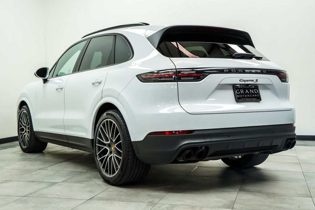 Used 2022 Porsche Cayenne S Platinum AWD/4WD image 10