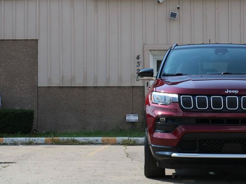 Used 2022 Jeep Compass Limited w/ Elite Group AWD/4WD image 3