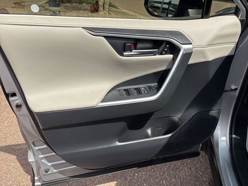 Used 2019 Toyota RAV4 Limited w/ Cold Weather Package FWD image 19