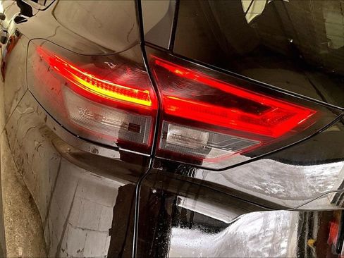 Used 2022 Nissan Rogue S image 23