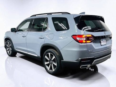 Used 2023 Honda Pilot Touring image 5