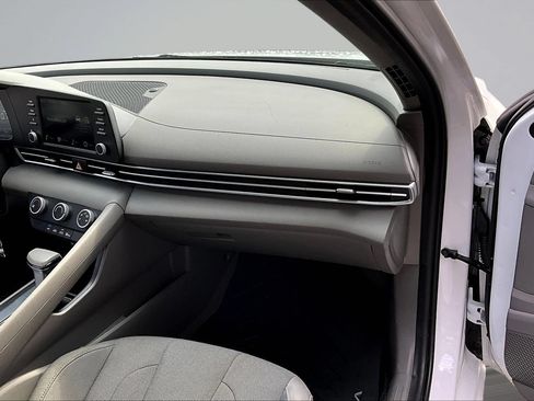 Used 2025 Hyundai Elantra SE FWD image 22