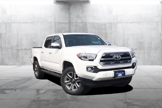 Used 2017 Toyota Tacoma Limited w/ Tow Package AWD/4WD image 2