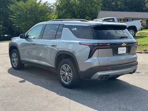 Used 2024 Chevrolet Traverse LT FWD image 5
