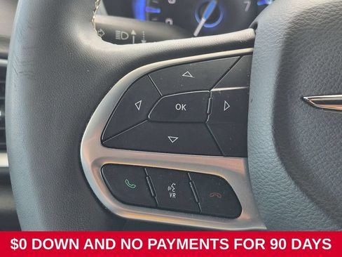 Used 2025 Chrysler Pacifica Select FWD image 16