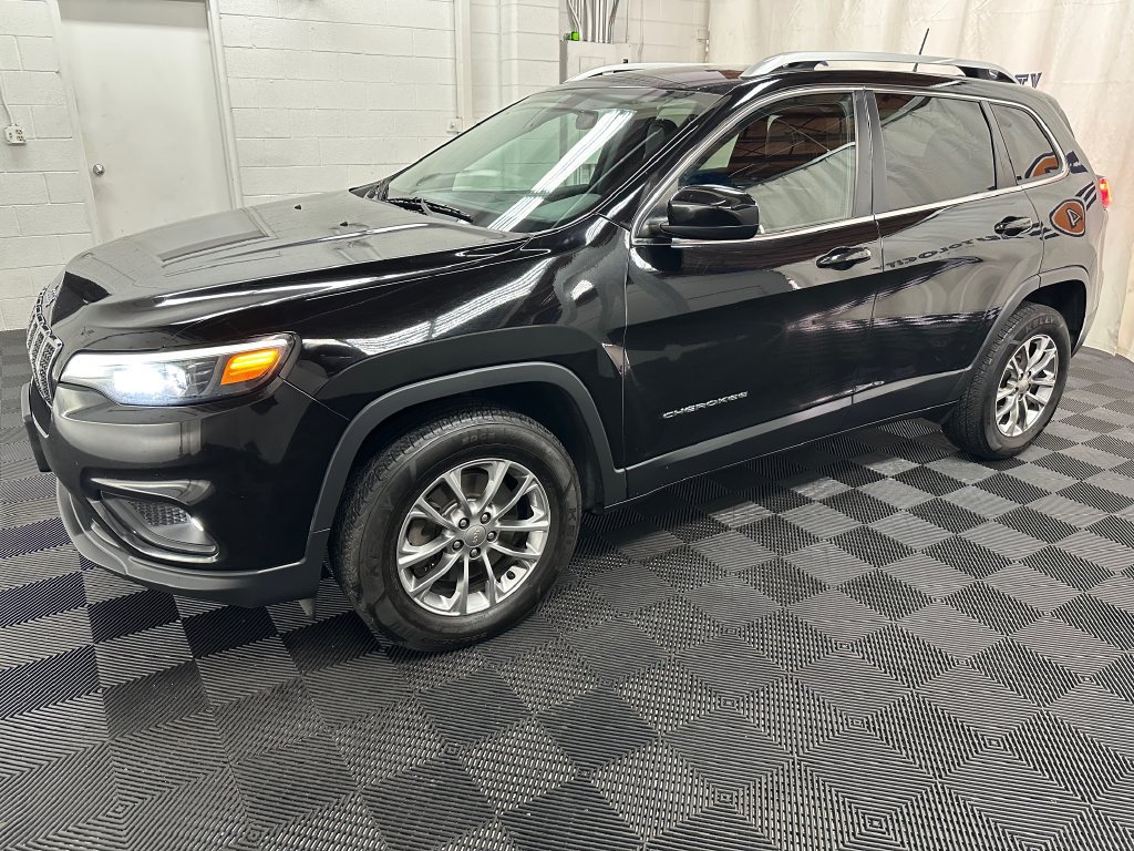 Used 2019 Jeep Cherokee Latitude Plus w/ Cold Weather Group AWD/4WD image 5