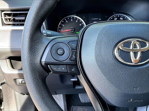 Used 2022 Toyota RAV4 XLE image 10