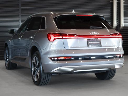 Used 2022 Audi e-tron Premium image 2