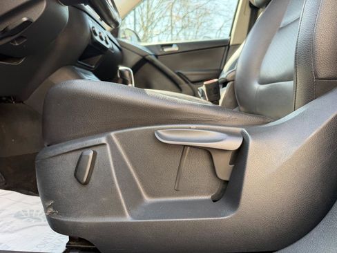 Used 2016 Volkswagen Tiguan S image 23