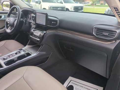 Used 2023 Ford Explorer Limited AWD/4WD image 35
