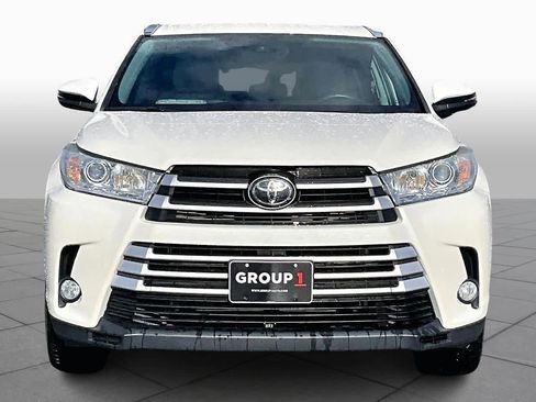 Used 2019 Toyota Highlander XLE image 3