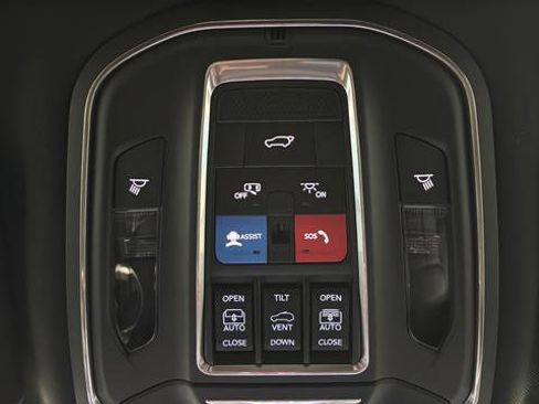 New 2026 Jeep Grand Cherokee Limited w/ Luxury Tech Group II image 40