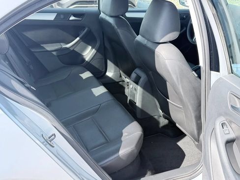 Used 2013 Volkswagen Jetta SE FWD image 15