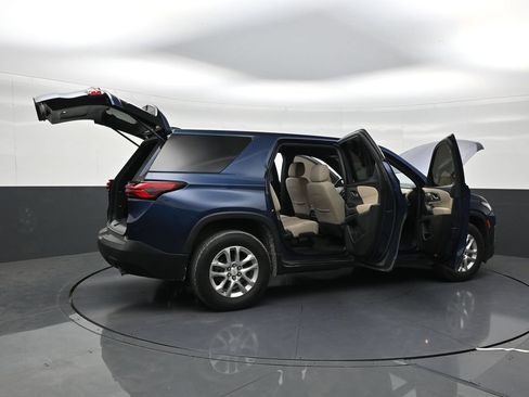 Used 2022 Chevrolet Traverse LS FWD image 28