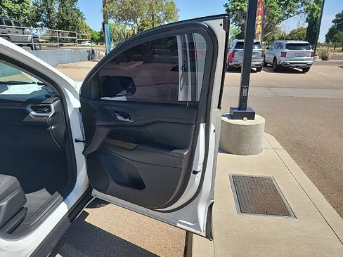 Used 2023 GMC Acadia SLE w/ Driver Convenience Package FWD image 19