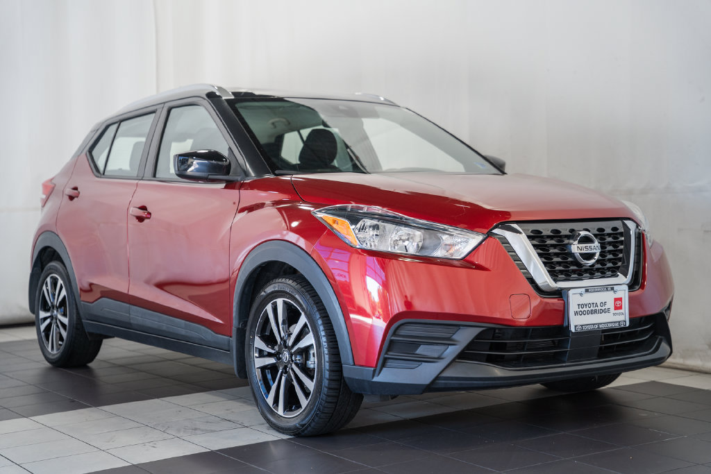 Used 2020 Nissan Kicks SV FWD image 1