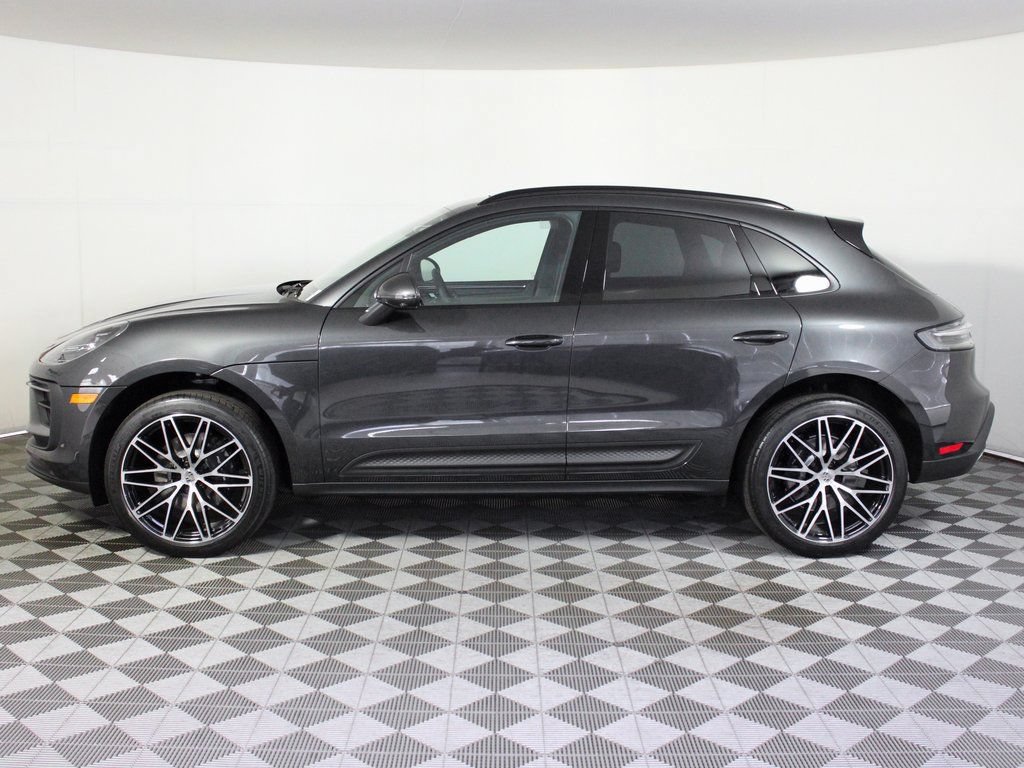 Certified 2026 Porsche Macan AWD/4WD image 2
