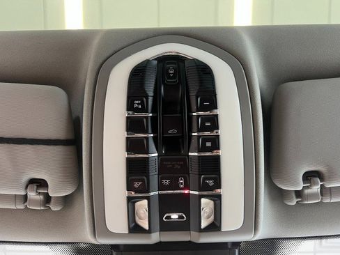 Used 2014 Porsche Cayenne Platinum Edition AWD/4WD image 30