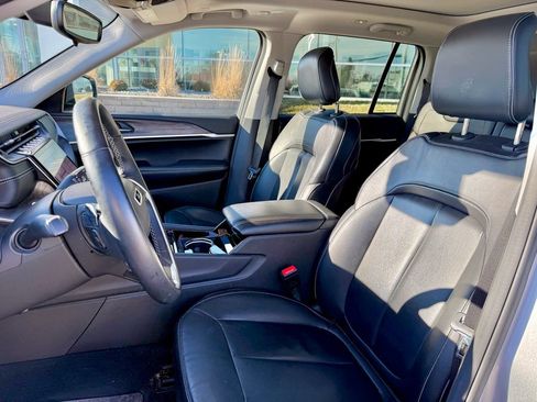 Used 2022 Jeep Grand Cherokee Limited image 9