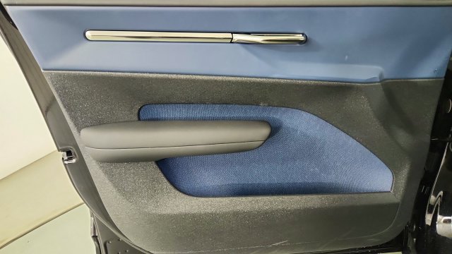 New 2026 Volvo EX30 Cross Country Ultra AWD/4WD image 9