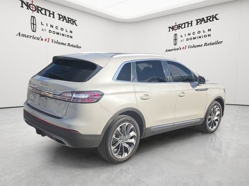 Used 2023 Lincoln Nautilus Reserve w/ Luxury Package FWD image 5