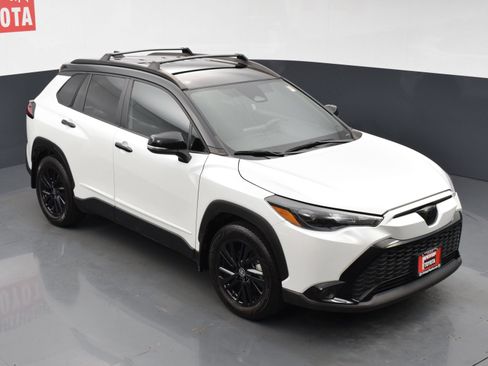 Used 2025 Toyota Corolla Cross AWD Hybrid image 23