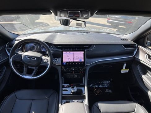 Used 2025 Jeep Grand Cherokee L Limited w/ Black Appearance Package image 11