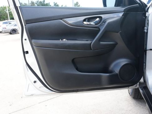 Used 2017 Nissan Rogue SV image 17