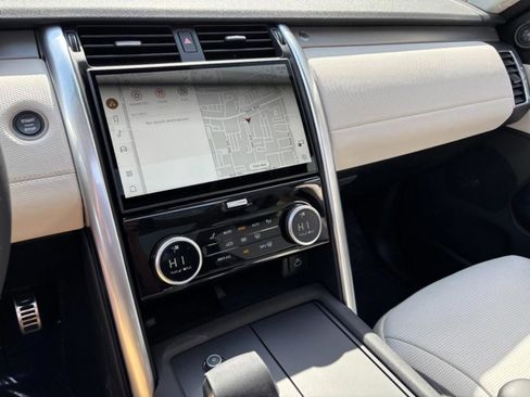 Certified 2025 Land Rover Discovery Dynamic SE image 33