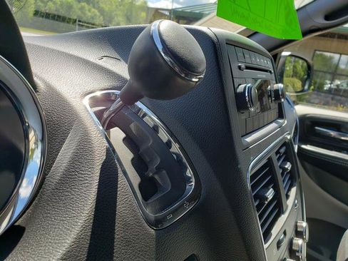 Used 2016 Dodge Grand Caravan SE image 21