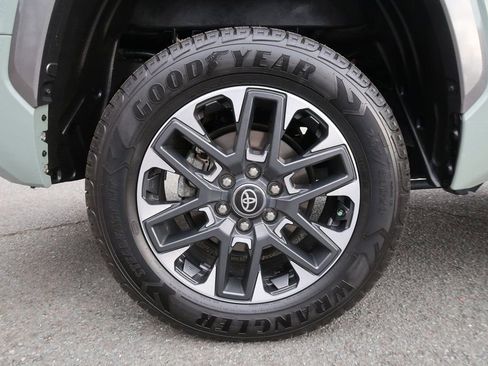 Used 2025 Toyota Tundra Limited image 40