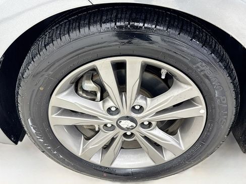 Used 2018 Hyundai Elantra SEL FWD image 36