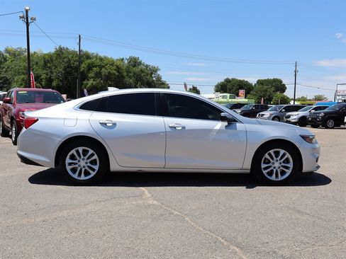 Used 2018 Chevrolet Malibu LT FWD image 2