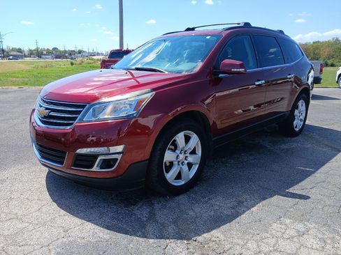 Used 2017 Chevrolet Traverse LT w/ Traveler's Package FWD image 1