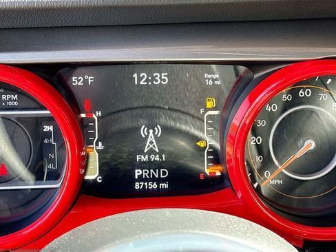 Used 2019 Jeep Wrangler Unlimited Sahara image 13