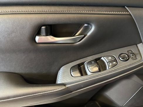 Used 2024 Nissan Sentra SV FWD image 19